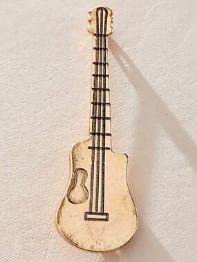 Strings Attached Brooch
FREE PEOPLE
NWT
Color - Silver